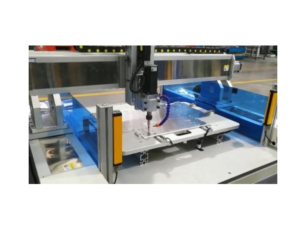 誠瑞豐科技研發制造的鈑金加工沉孔機（倒角機）運行狀態視頻