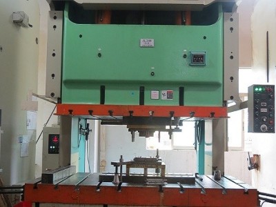 深圳五金沖壓件訂做廠-五金模具安裝1 深圳五金沖壓件訂做廠-五金模具安裝1