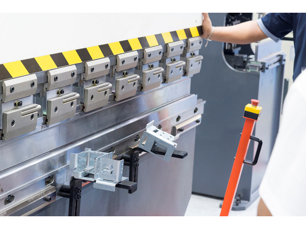 廣東五金沖壓模具加工廠，矩形拉伸件的特點