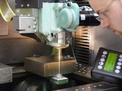 帶您開眼界--沖壓模具加工七步曲 第二步(慢走絲線切割) 帶您開眼界--沖壓模具加工七步曲 第二步(慢走絲線切割)