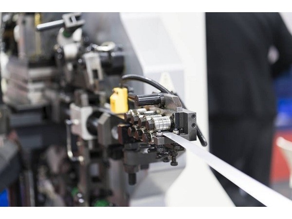 五金沖壓技術如何提高汽車沖壓材料利用率？-深圳誠瑞豐五金沖壓廠