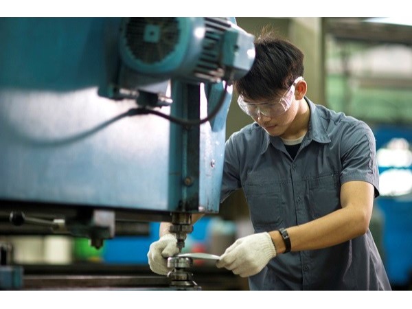 四川五金沖壓件加工廠,潤滑油使用規(guī)范 四川五金沖壓件加工廠,潤滑油使用規(guī)范