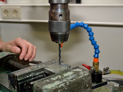 佛山五金沖壓模具廠，教你使用臺鉆