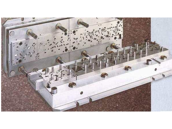 五金沖壓模具與塑膠加工模具的區別